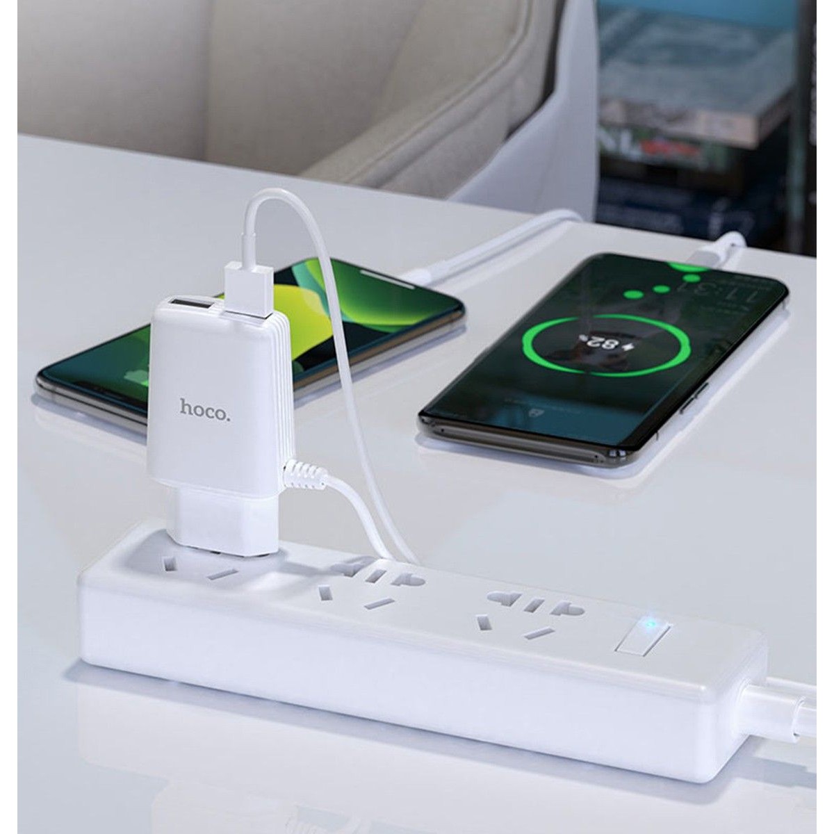 Cargador de Red Hoco. con Clable y Conector Dual USB 2,4A Lightning color Blanco