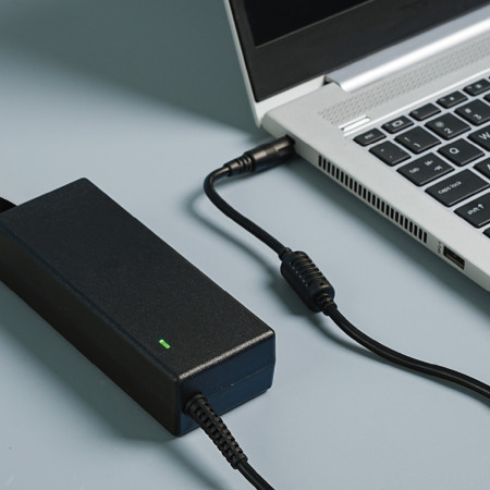 Cargador Universal para Portátiles Wephone WG22 – 90W con 10 Puntas Intercambiables